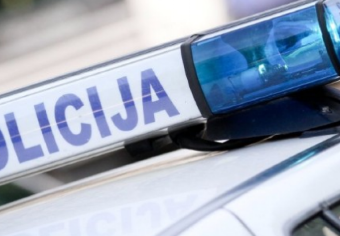 Pijan uzrokovao saobraćajnu nezgodu i napao policijske službenike