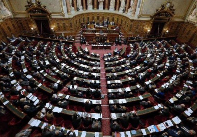 Pariz razmatra ukidanje sankcija Moskvi 