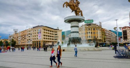 Skoplje: Demonstranti se probili do vlade i bacali farbu