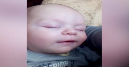 Mama je snimala bebu dok spava, a onda se dogodila najslađa stvar ikada (VIDEO)