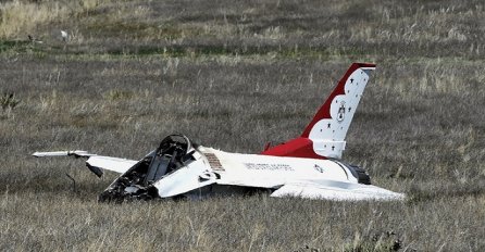 SAD: Sudar dva aviona, piloti se bezbjedno katapultirali