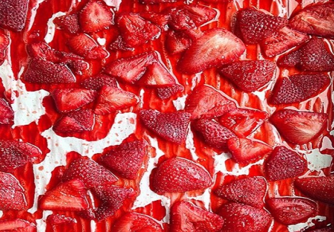  RECEPT KOJI ĆE ODUŠEVITI DOMAĆICE: Slatki, pečeni namaz od jagoda