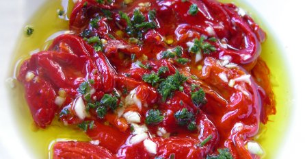 Salata od pečenih paprika
