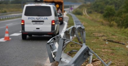 Teška nesreća na autoputu A1: Vozilo udarilo u zaštitnu ogradu, pet osoba povrijeđeno