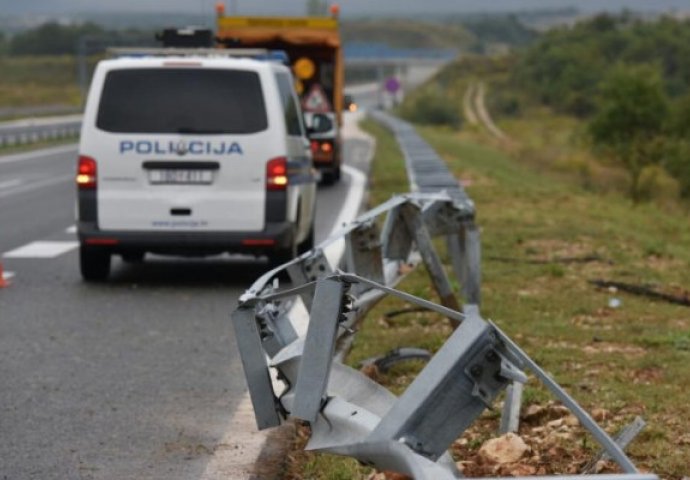 Teška nesreća na autoputu A1: Vozilo udarilo u zaštitnu ogradu, pet osoba povrijeđeno