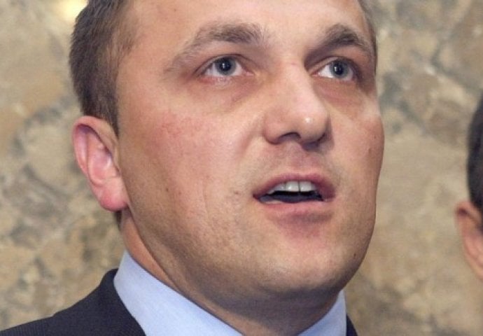 Krajiški poljoprivrednici podijeljeni oko resornog ministra Dedića