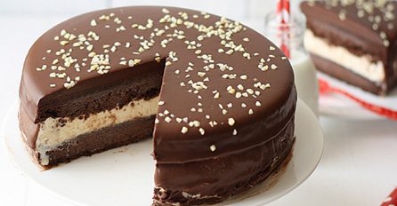 Jednostavna, ukusna torta od čokolade i vanilije 