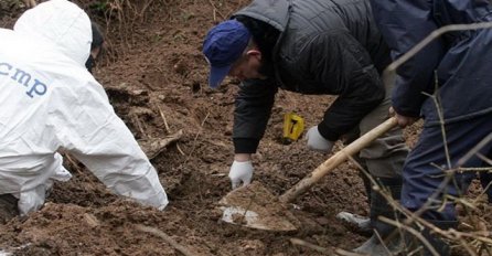 U toku ekshumacije iz masovnih grobnica na području Bosanskog Novog i Zvornika