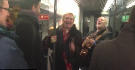 Nekada poznata i zanosna pjevačica: Sada ima 56 godina, a evo kako danas izgleda i pjeva! (VIDEO)