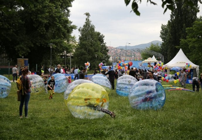 Novi.ba: Proslavljen SladoleDan  na Vilsonovom šetalištu 