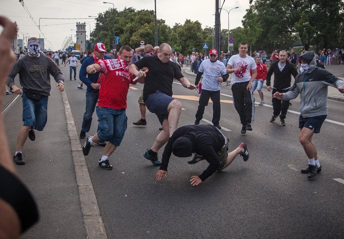 Francuska: Zbog nereda uvedena zabrana točenja alkohola 