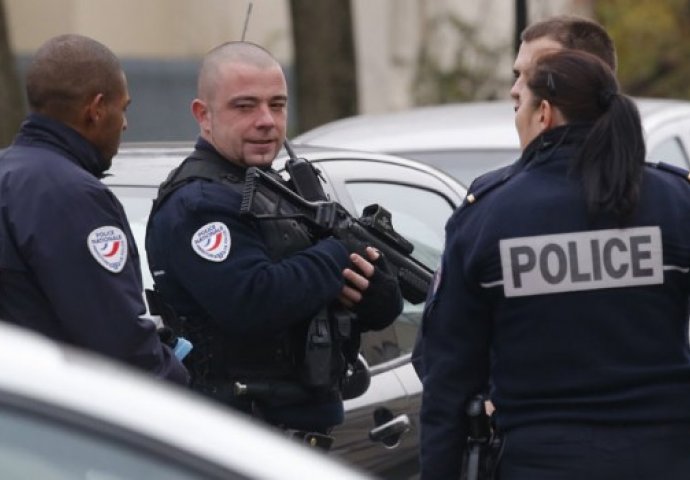 HAOS U PARIZU: Ubio policajca i njegovu ženu, a dijete držao zaključano u porodičnoj kući