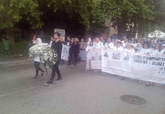 24. godišnjica stradanja u Pionirskoj ulici: Višegrad je danas suzama nakvašen