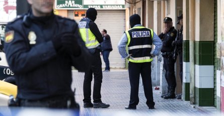 Madrid: Policajac u restoranu prijeti samoubistvom