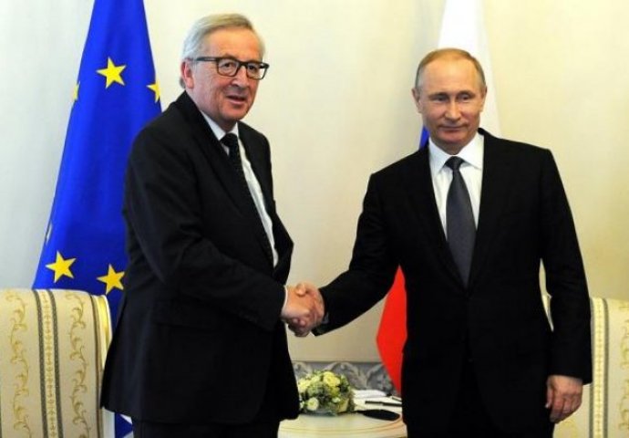 Putin i Junker razgovarali o energetici u Sankt Peterburgu