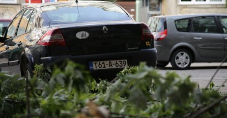 Nemirna noć u Sarajevu i Zenici: Vjetar lomio stabla, skidao crijepove, lomio stakla...