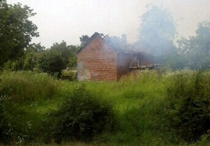 Bijeljina: Izgorjela kuća, starica ostala bez krova nad glavom 