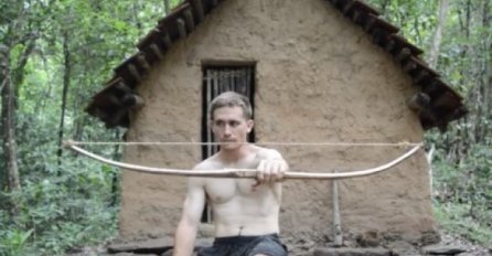 Živi u kućici od blata, ono  šta tamo radi je fascinantno (FOTO I VIDEO)