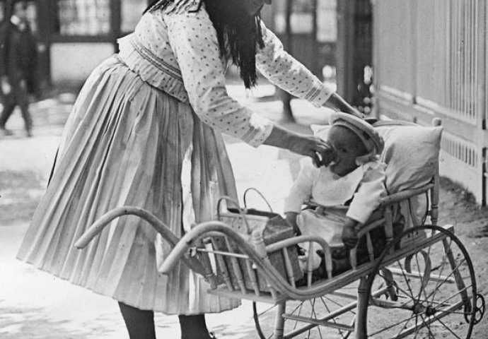 Od 19. stoljeća, pa do danas: Evo kako se mijenjao izgled kolica za bebe!