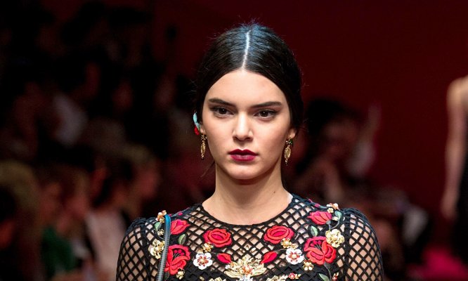 kendall-jenner-on-the-cat-014