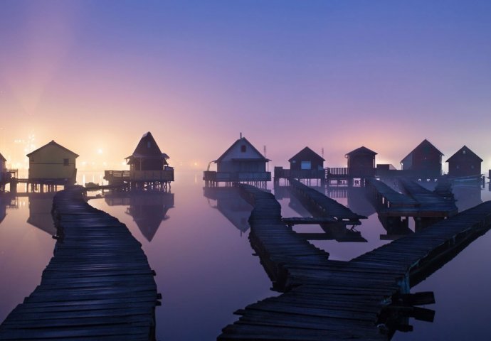 Plutajuće kuće na prelijepom jezeru Bokodi
