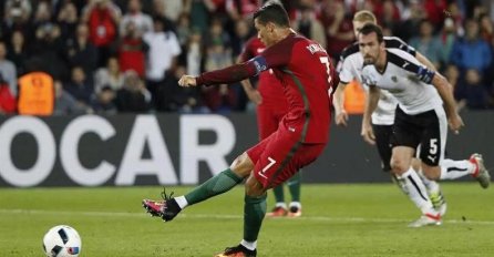 Ronaldo promašio penal, pa mu austrijsko drvo palo na glavu kao kazna