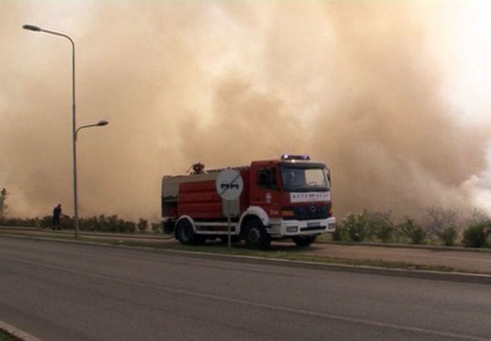 Ugašen veliki požar u Trebinju koji je prijetio da se proširi na naselje