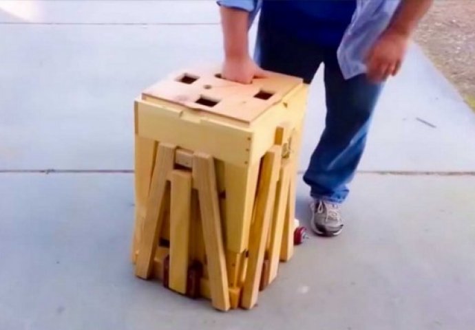 Ova drvena kutija izgleda neobično na prvi pogled, ali nekoliko sekundi poslije dešava se nešto nevjerovatno 