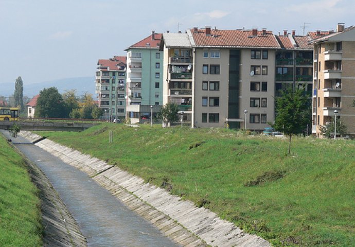 Na Dobrinji poginula jedna žena