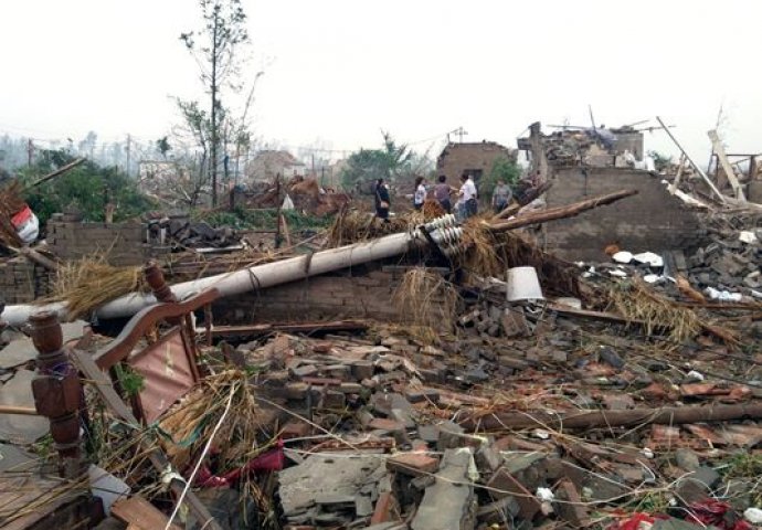 Kinu pogodio razoran tornado, život izgubilo najmanje 98 ljudi (VIDEO)