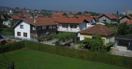 Uhapšeni pjani sveštenik i muškarac koji su prijetili vjernicima u haremu džamije 