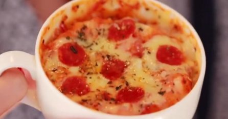Svi su poludjeli za ovim receptom: Pizza u šolji gotova za tren (VIDEO) 