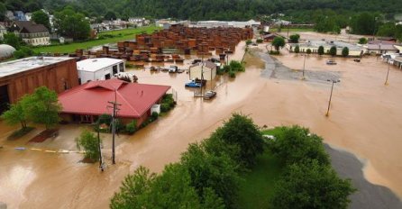 Katastrofalne poplave zahvatile istok SAD-a, poginulo najmanje 14 osoba