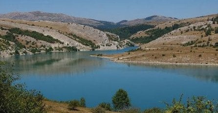 Tragedija u Gacku: Dječak se utopio u jezeru  