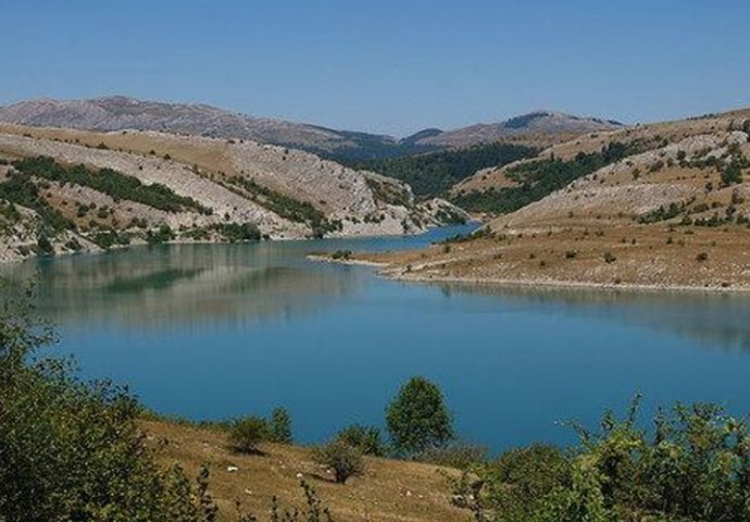 Tragedija u Gacku: Dječak se utopio u jezeru  