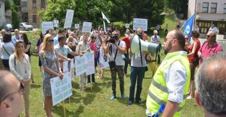 Protest sindikalaca pred zgradom Vlade FBIH