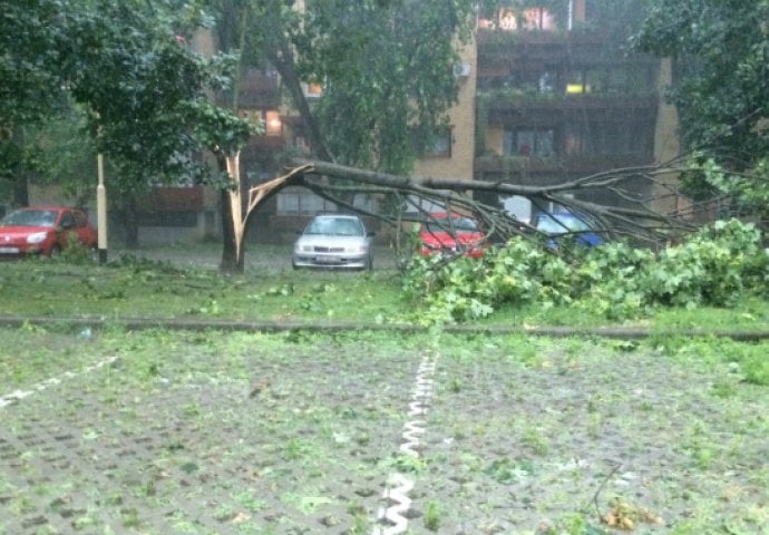 Neviđeno nevrijeme poharalo Osijek