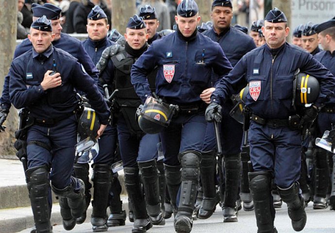 Objavljeni lični podaci 112.000 francuskih policajaca