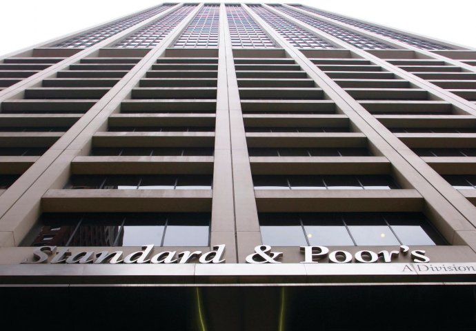 S&P srušio prestižni AAA kreditni rejting Ujedinjenog Kraljevstva