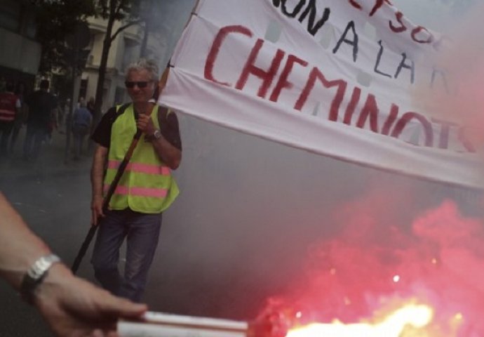 Protesti u Francuskoj: Suzavac, hapšenja