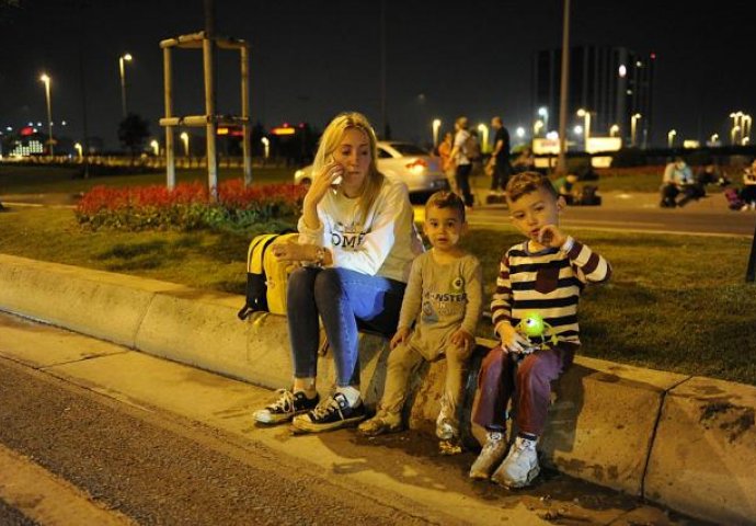 (FOTO) Teroristički napad: Krvava noć u Istanbulu u slikama 