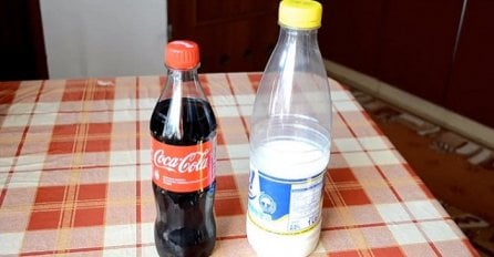 Pogledajte šta se dogodi kada sipate mlijeko u Coca-Colu (VIDEO)