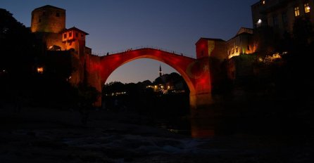 Mostar odao počast žrtvama u Turskoj: Stari most u bojama turske zastave