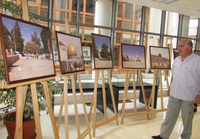 Manifestacija "Dan Kudsa" počela izložbom i promocijom knjige