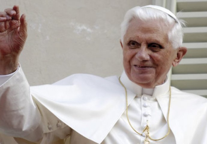 Benedikt XVI: Gay lobi pokušao je preuzeti vlast u Vatikanu
