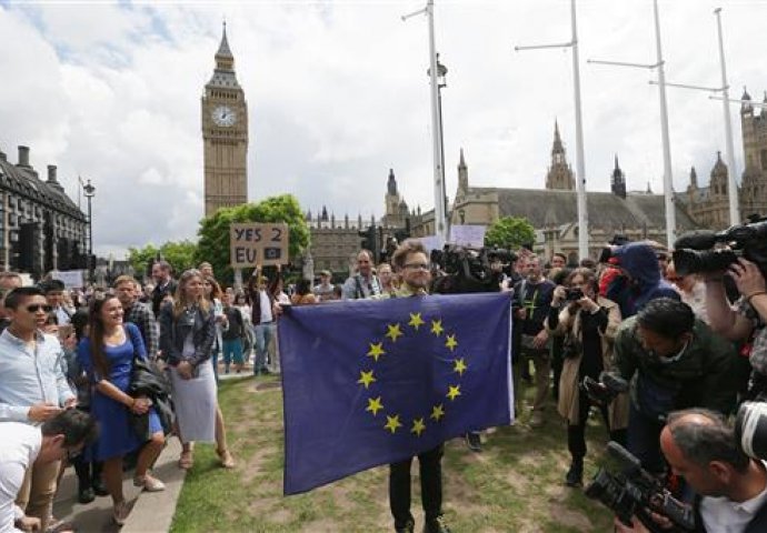 PROTESTNI MARŠ U LONDONU: 'Marširajmo, protestujmo i zaustavimo Brexit' 