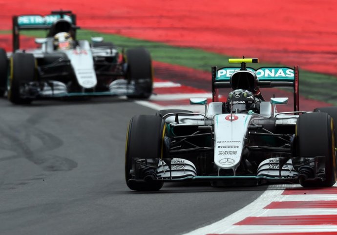 Hamilton na konraverzan način u posljednjem krugu ukrao Rosbergu pobjedu