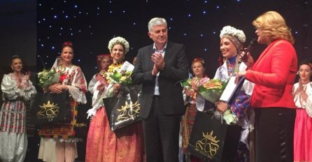 Čović na izboru za miss narodnje nošnje