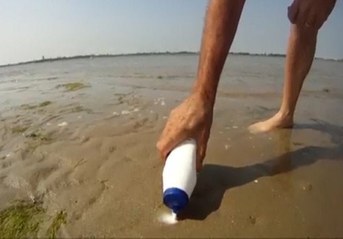 Istresao je malo soli na plaži, dobro se pripremite za ono što će uslijediti (VIDEO)