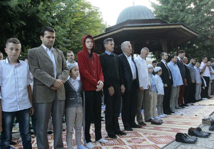 Klanjan Bajram namaz 